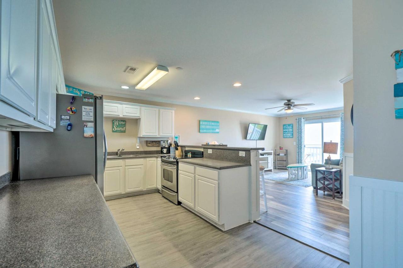 Ocean-View Oak Island Condo, 1 Block To Beach! Bagian luar foto