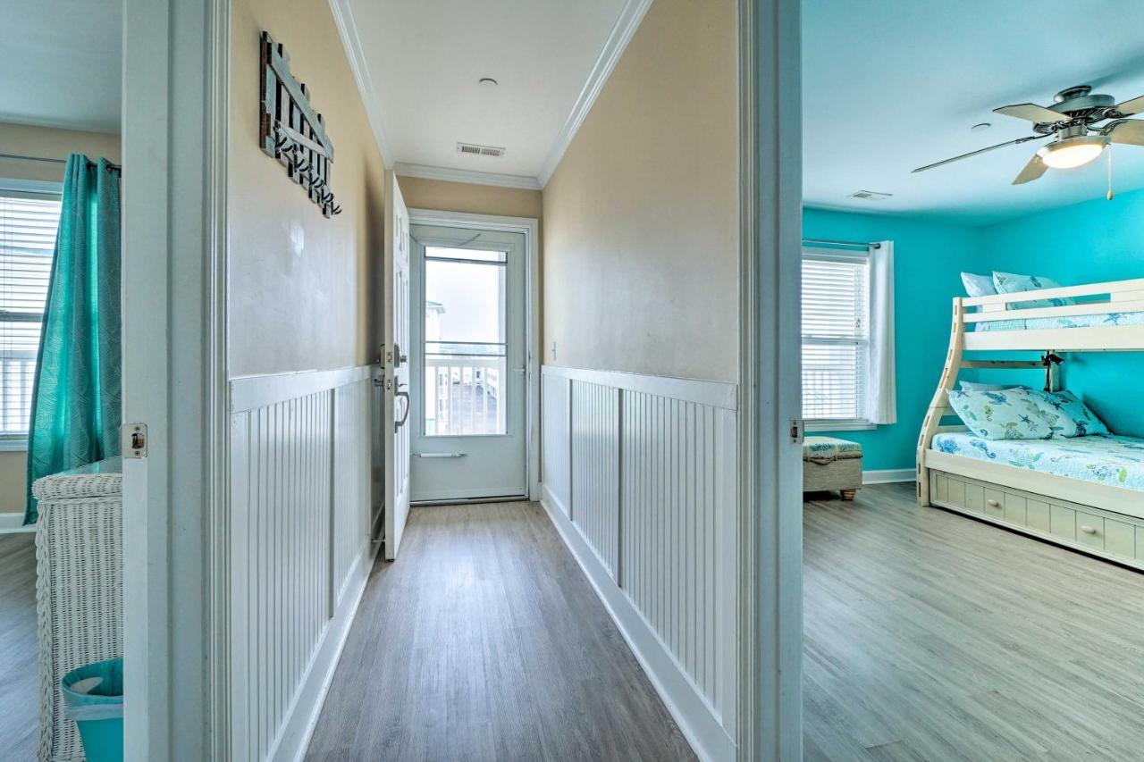 Ocean-View Oak Island Condo, 1 Block To Beach! Bagian luar foto