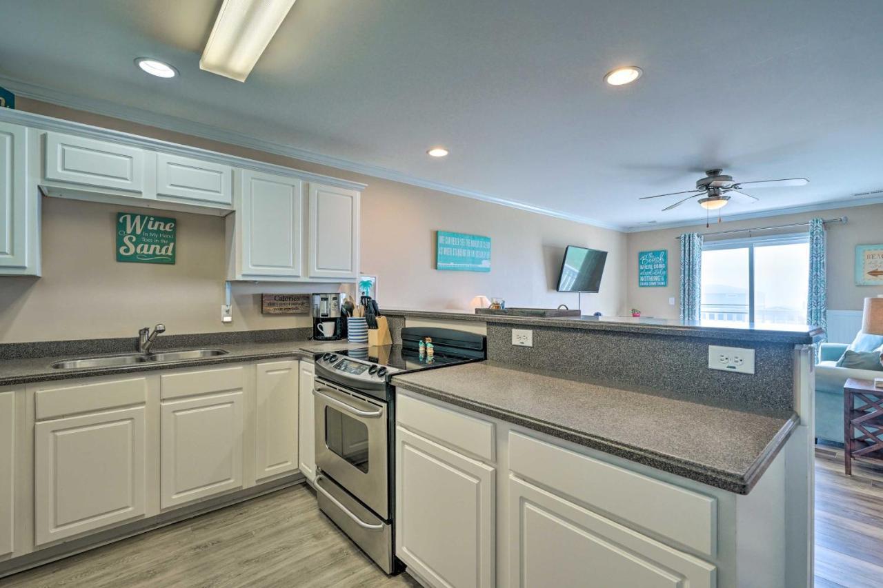 Ocean-View Oak Island Condo, 1 Block To Beach! Bagian luar foto
