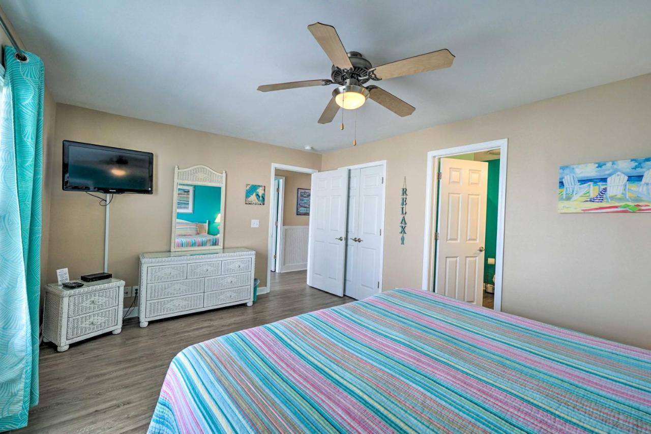 Ocean-View Oak Island Condo, 1 Block To Beach! Bagian luar foto