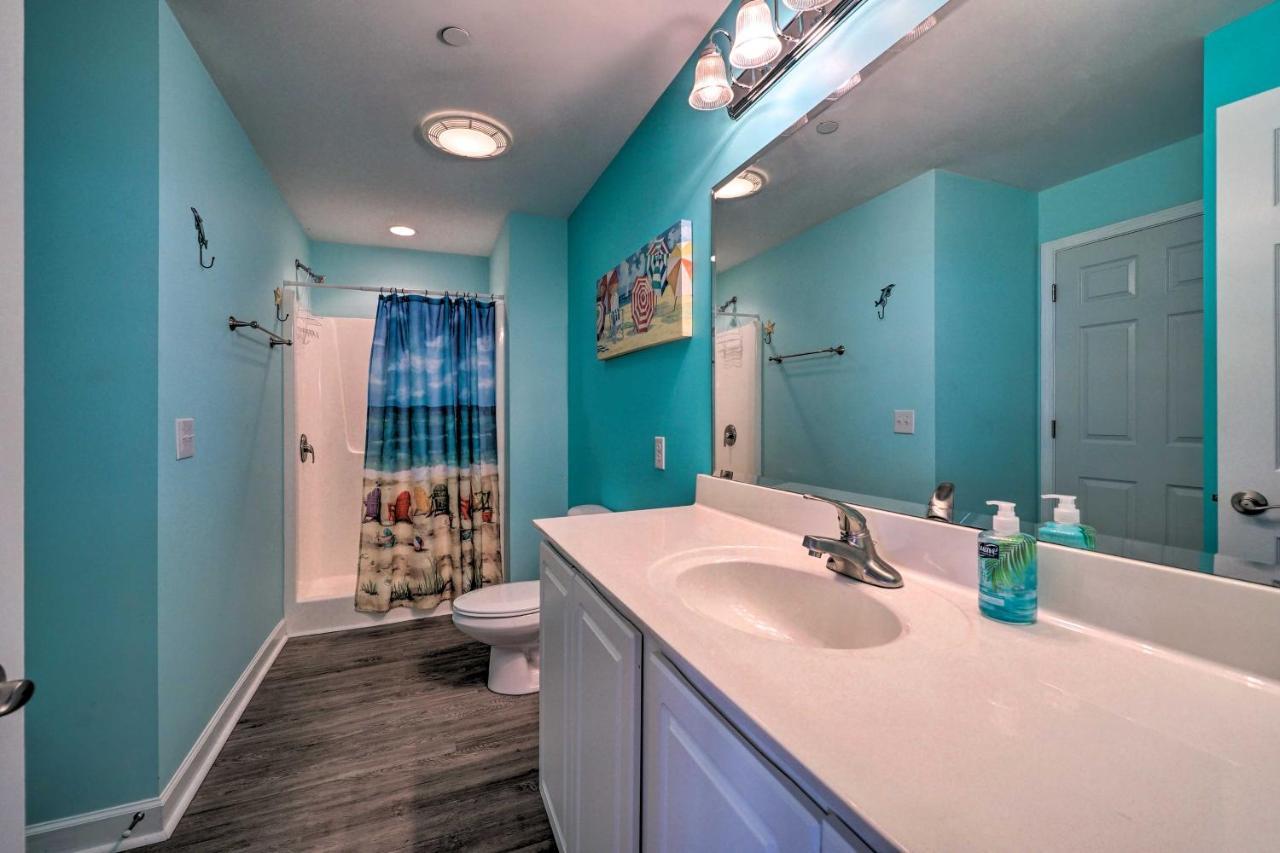 Ocean-View Oak Island Condo, 1 Block To Beach! Bagian luar foto