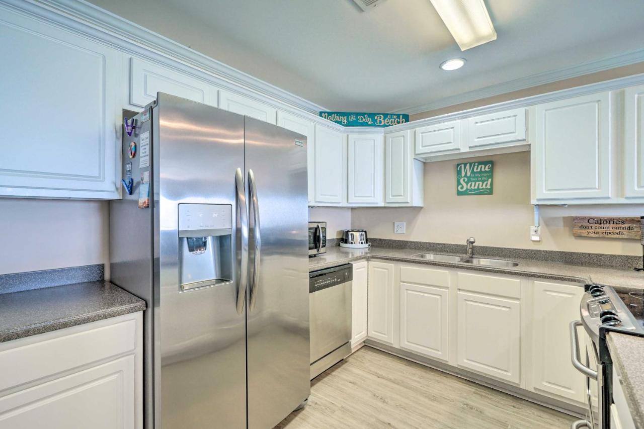 Ocean-View Oak Island Condo, 1 Block To Beach! Bagian luar foto